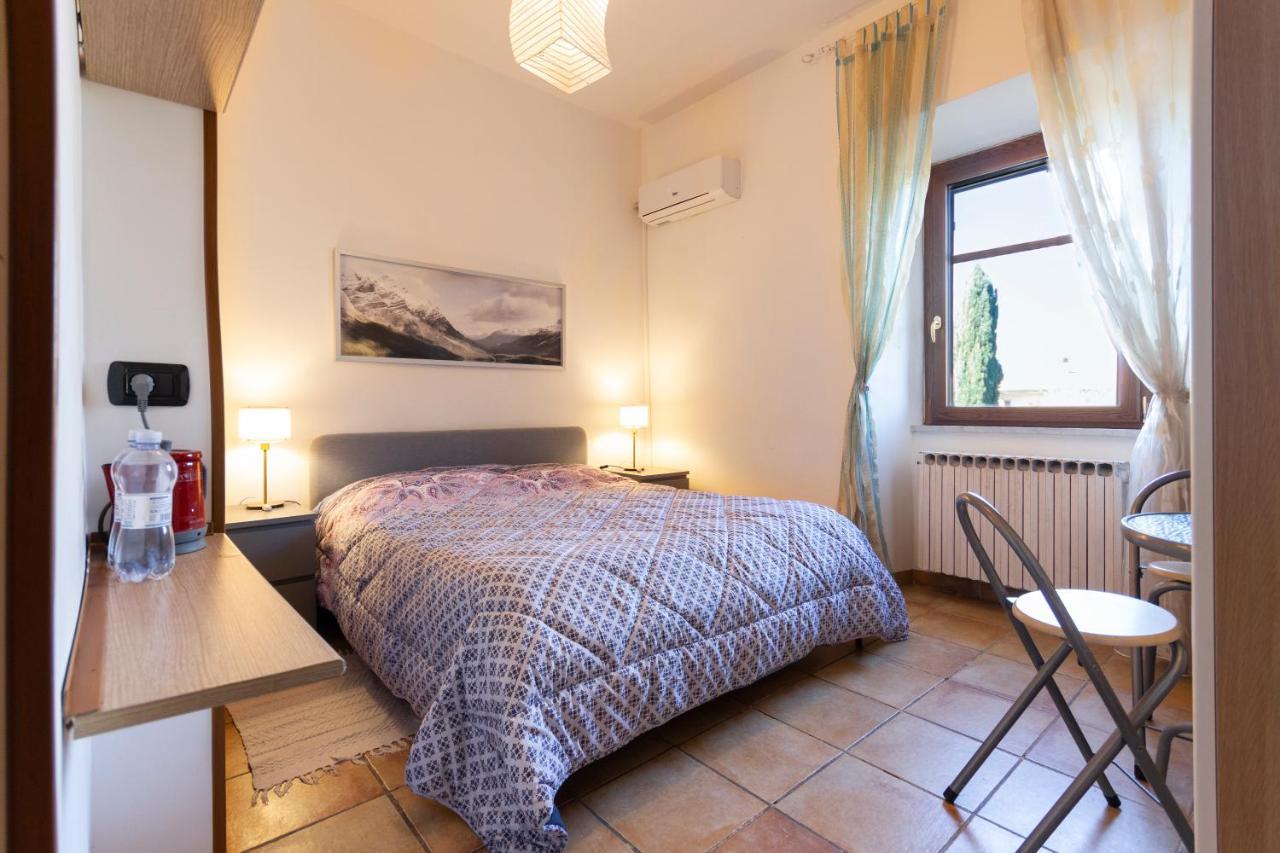 Bed and Breakfast La Finestra Di Umberto Vicino Al Centro Con Parcheggio Privato Viterbo Exterior foto